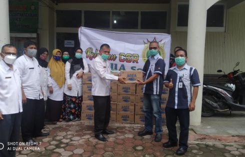 Relawan Aqua Solok Bantu Korban Banjir Kabupaten dan Kota Solok